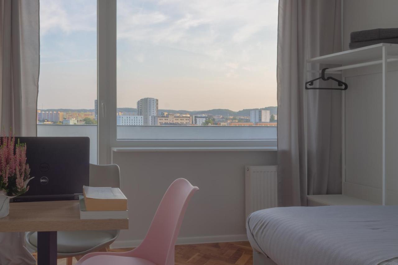 Initium Rooms - Pokoje Na Wynajem - Obroncow Wybrzeza 4D 格但斯克 外观 照片