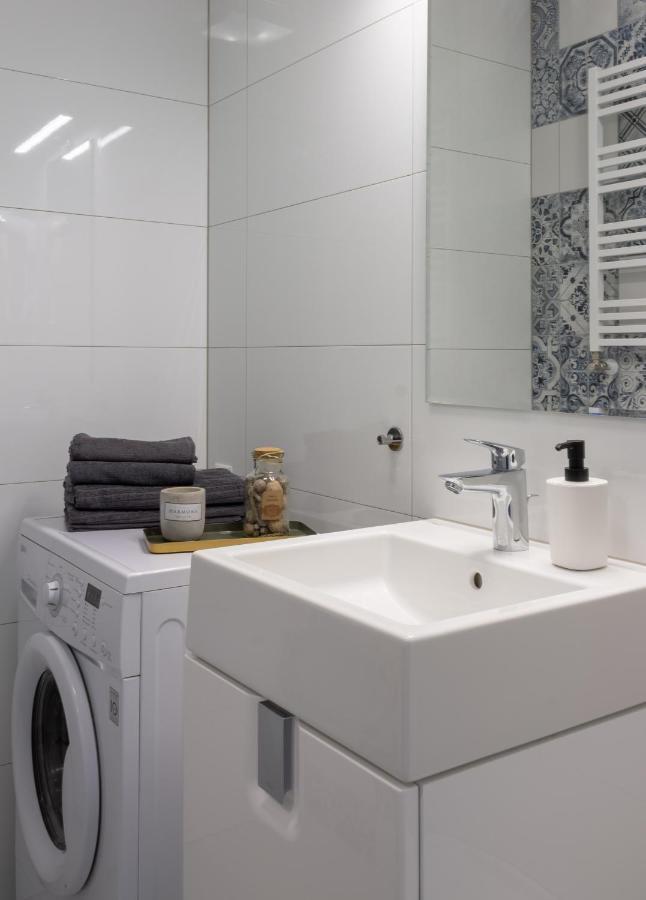 Initium Rooms - Pokoje Na Wynajem - Obroncow Wybrzeza 4D 格但斯克 外观 照片