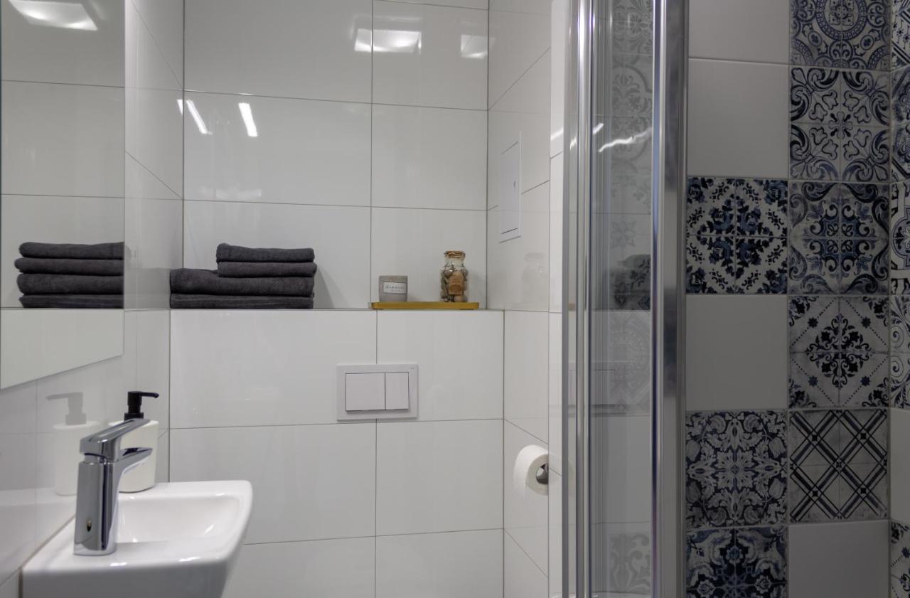 Initium Rooms - Pokoje Na Wynajem - Obroncow Wybrzeza 4D 格但斯克 外观 照片